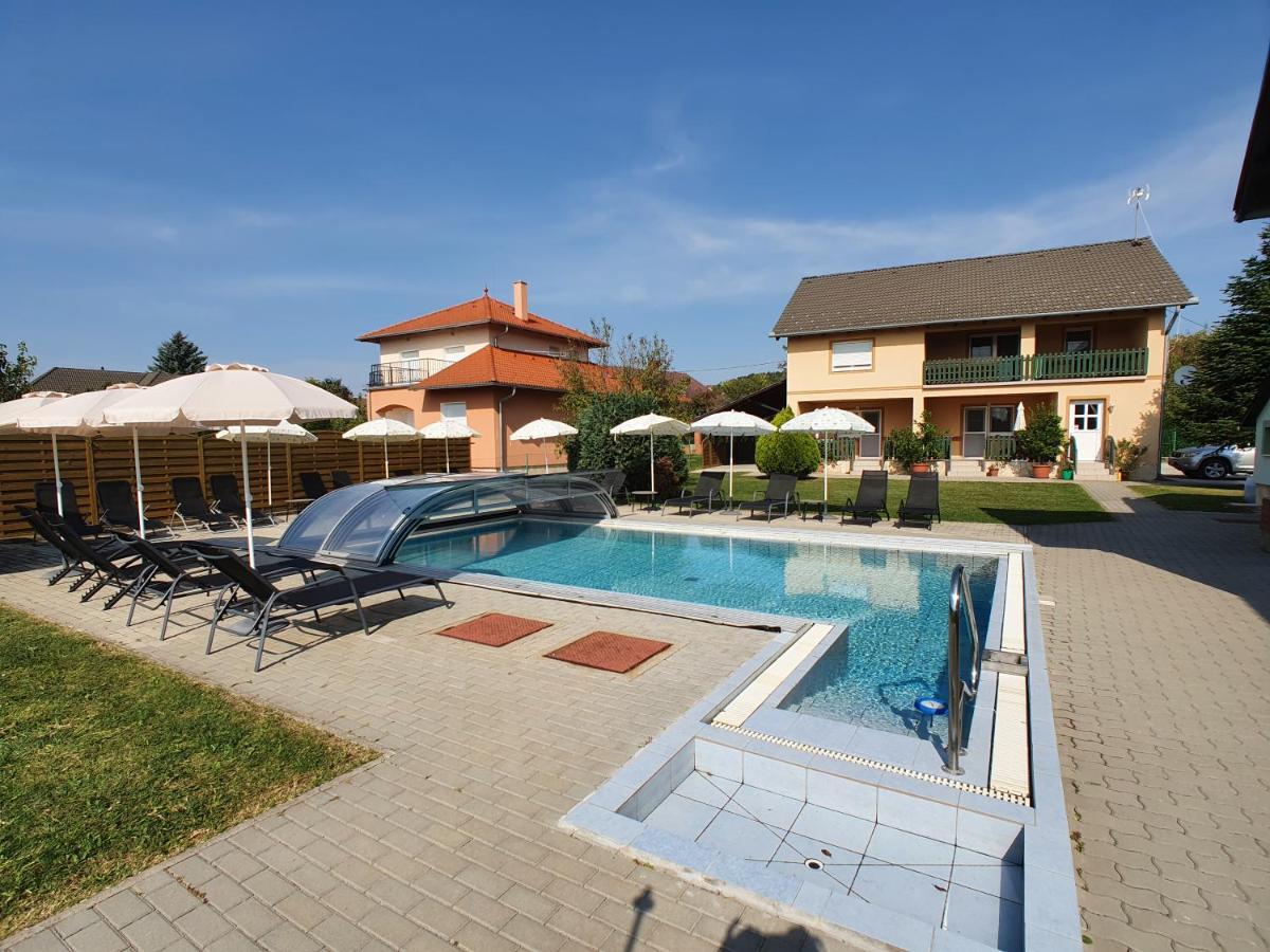 Krisztian Apartmanhaz Vonyarcvashegy Exterior photo