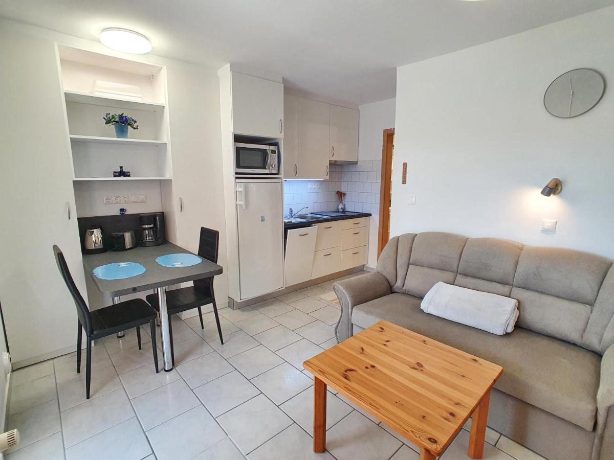 Krisztian Apartmanhaz Vonyarcvashegy Exterior photo