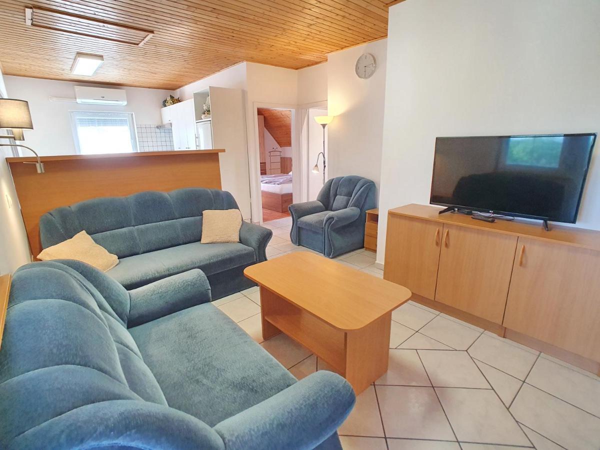 Krisztian Apartmanhaz Vonyarcvashegy Exterior photo