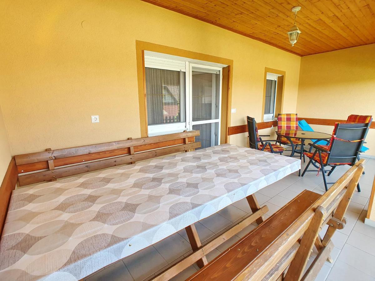 Krisztian Apartmanhaz Vonyarcvashegy Exterior photo