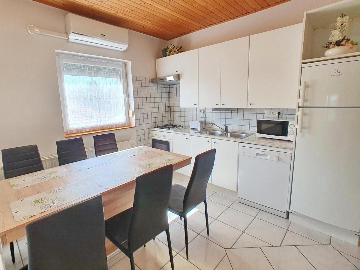 Krisztian Apartmanhaz Vonyarcvashegy Exterior photo