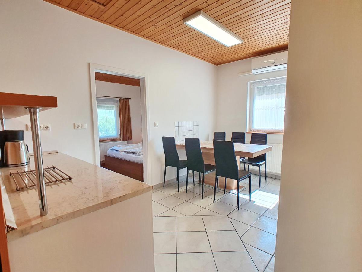 Krisztian Apartmanhaz Vonyarcvashegy Exterior photo